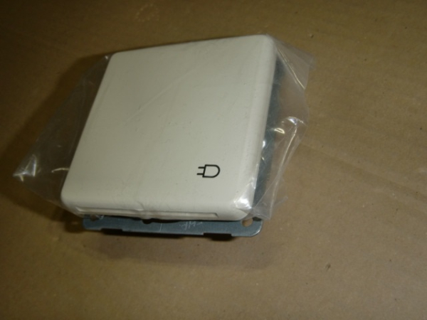 D 80.6611 K WU W Wassergeschützt UP weiß UP-Einsatz Schuko-Steckdose mit Klappdeckel